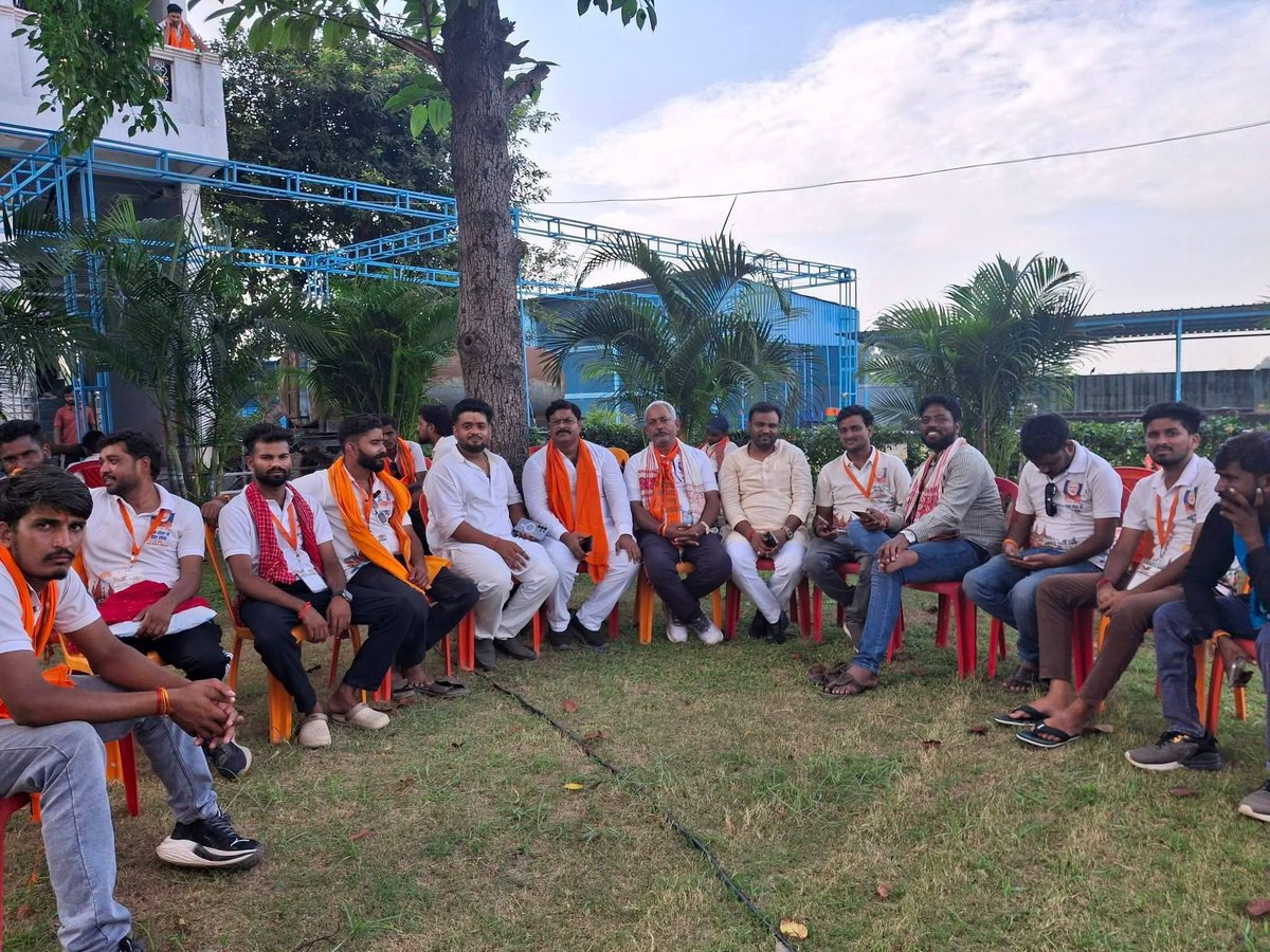 _pathak2's tweet photo. देश के यशस्वी प्रधानमंत्री श्री Narendra Modi जी के सेवा एवं जनकल्याण के 25 वर्षों की अविराम यात्रा को समर्पित ‘सेवा संकल्प अभियान’ के अंतर्गत जिला फतेहपुर के खागा  विधानसभा में राज्य मंत्री उत्तर प्रदेश सरकार श्रीमती कृष्णा पासवान जी  ने यात्रियों का स्वागत एवं सम्मान किया।। https://t.co/TEx72QQPHU