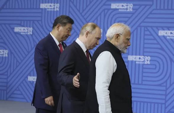 ennyola0015's tweet photo. Here are 6 prominent world leaders who won’t be personally present at the 81st UNGA:

1. Bola Ahmed Tinubu , Nigeria 🤝 represented by Vice President Kashim Shettima.

2. Xi Jinping , China 🤝 represented by Vice President Han Zheng.

3. Vladimir Putin , Russia 🤝 represented by Foreign Minister Sergey Lavrov.

4. Giorgia Meloni , Italy 🤝 represented by Foreign Minister Antonio Tajani.

5. Claudia Sheinbaum , Mexico 🤝 represented by Foreign Minister Roberto Velasco Álvarez.

6Friedrich Merz , Germany 🤝 Germany will be represented by its delegation.

So, no, Tinubu is certainly not the only major world leader skipping the 81st UNGA in person.🫶