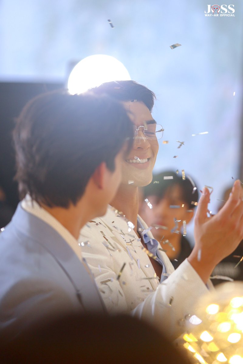 JossWayarofc's tweet photo. ผม! ไม่! มี! แคป! ชั่น! 
แต่ผมเขินมาก 

JOSSGAWIN MY DESTINY
#destinyclinicxJossGawin https://t.co/9I8aqy1kk9