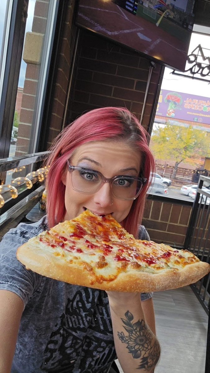 AltBeast1's tweet photo. Just me minding my business and eating good 🍕😂

Be honest… how many slices are you finishing? 👀

#Pizza #Foodie https://t.co/49e5FdjrnX