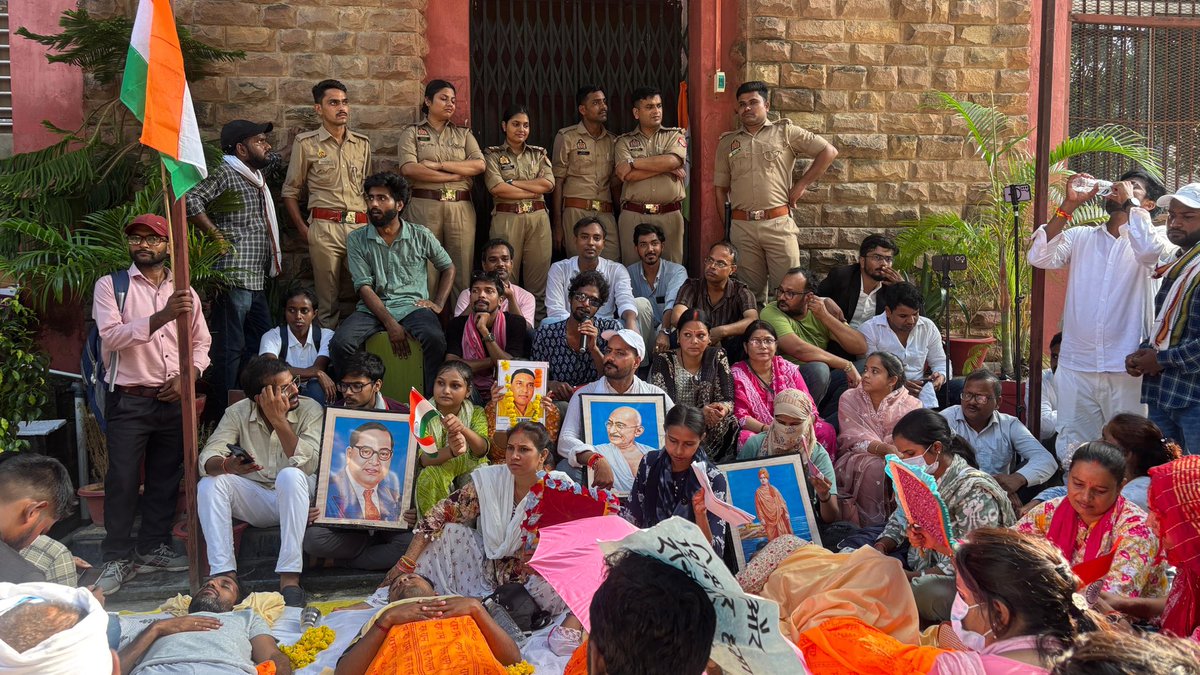 justicemorcha's tweet photo. Day 33 | Gen Z Connect Yatra | Allahabad 

TGT-PGT भर्ती में पुरानी नियमावली लागू करवाने की माँग को लेकर इलाहाबाद निदेशालय घेराव

#justicemorcha #genzconnectyatra #genz #allahabad #prayagraj https://t.co/2eqV0GDbNu