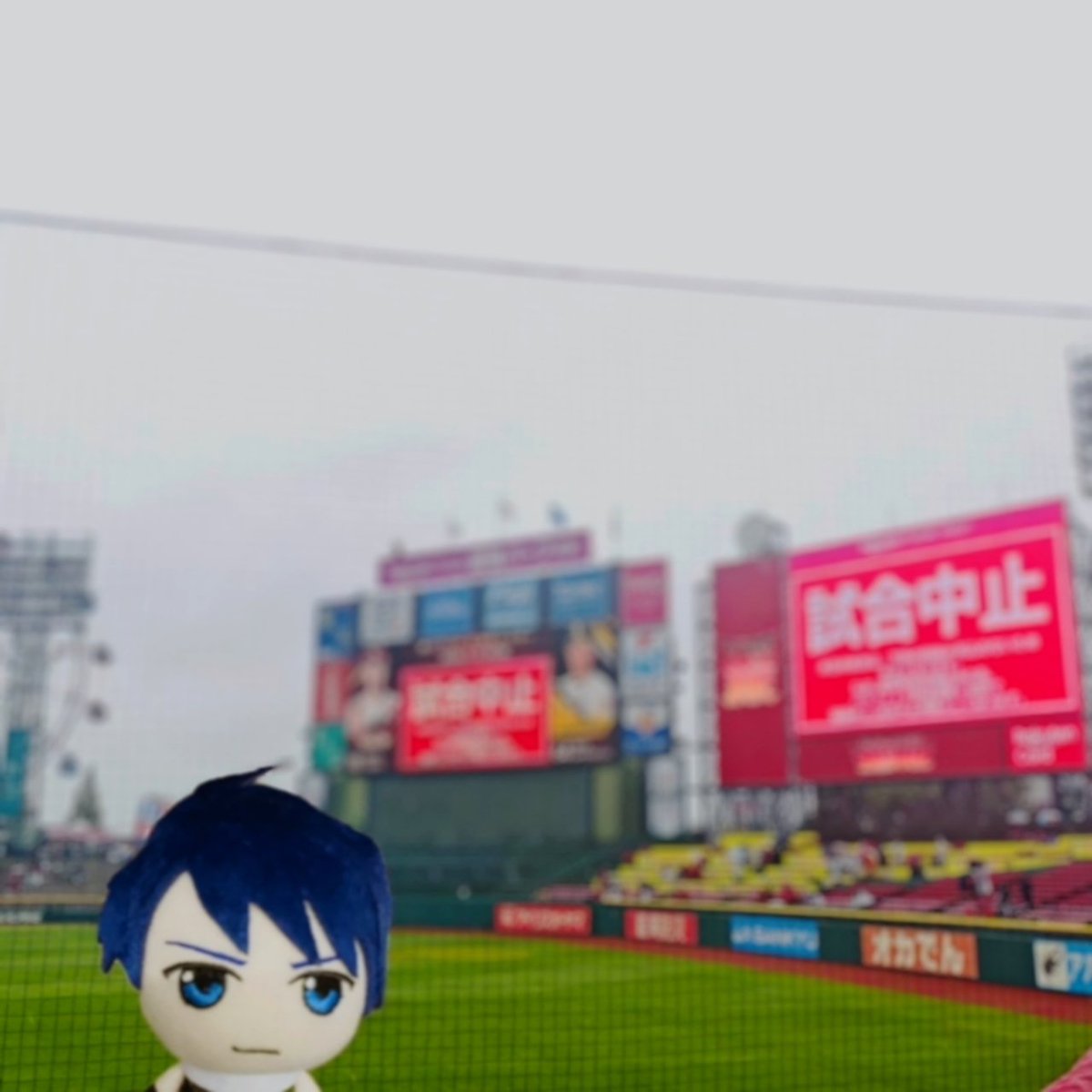 M12O3TXQ's tweet photo. 今日は藤平選手のお誕生日なので日帰り遠征！だったけど、まあ当然ながら試合中止☔🫪
Tシャツいただいたりサコッシュ取ったり10月5日の振り替えも行こうと約束して無事帰宅🚄 3日間雨の中たくさん移動したけど楽しかった😸🎶 https://t.co/hEfjnBNPcP