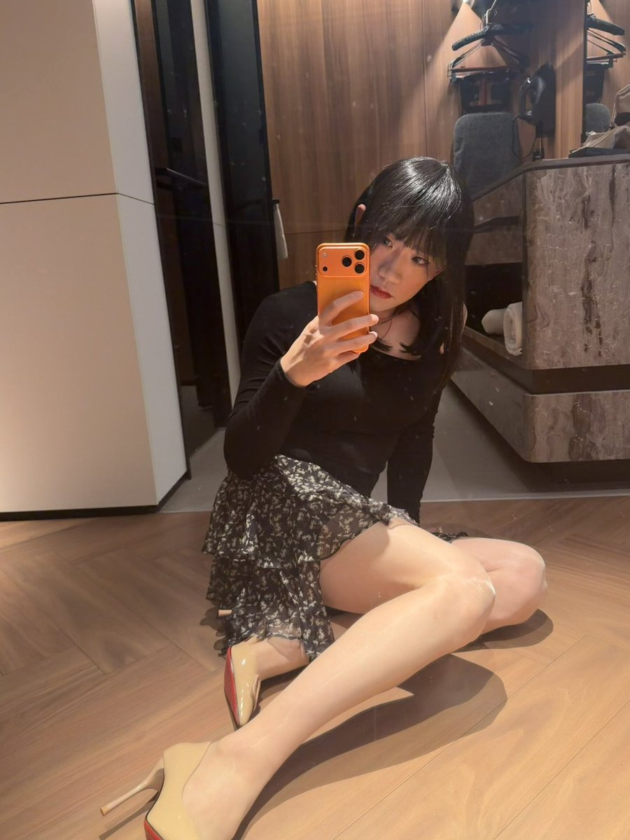 rabbit8035's tweet photo. 为什么账号突然被冻结啊，烦死啦，什么也没发，到底x处罚的逻辑是什么？烦死啦 #武汉伪娘 #男娘 #伪娘 #CD #肉丝 #高跟丝袜 https://t.co/ZtfouhzsoW