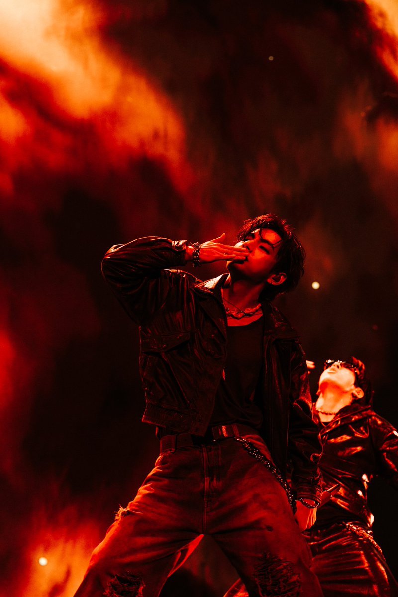 WORLDMUSICAWARD's tweet photo. #V generated an explosive buzz from fans globally after his lit iHeartRadio Music Festival performance!  According to Talkwalker, “Taehyung” recorded 353,000 mentions and 2.7 million engagements on X, while “V” reached 598,000 mentions and 3 million engagements!  V also hit a 100% peak in worldwide Google Trends, ranking No. 1 among BTS members in searches in over 50 countries! 💪🕺🏻🤩🔥❤️📻🏟️💣🗣️🌎📈💯%🇬👑❤️‍💜

TAEHYUNG AT IHEART FESTIVAL
ICONIC SHOWSTOPPER V #VxiHeartRadioMusicFestival #TaehyungxiHeartFestival2026
@BTS_twt

https://t.co/cx3I2s6AQP