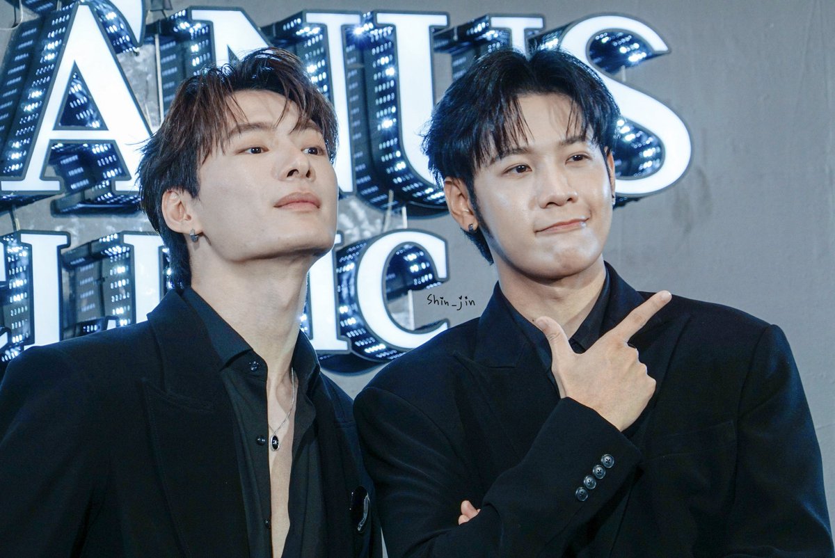 shin_jin's tweet photo. นี่มันพี่นายแบบนี่นาาาาา~ 
#UranusClinicxKristSingto
#SingtoPrachaya
#KristPerawat
#คริสสิงโต https://t.co/vyQdoHO7Ze