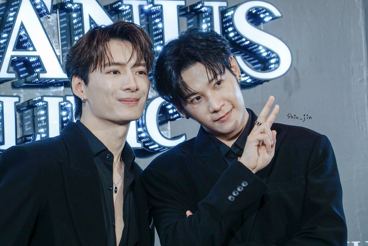 shin_jin's tweet photo. นี่มันพี่นายแบบนี่นาาาาา~ 
#UranusClinicxKristSingto
#SingtoPrachaya
#KristPerawat
#คริสสิงโต https://t.co/vyQdoHO7Ze