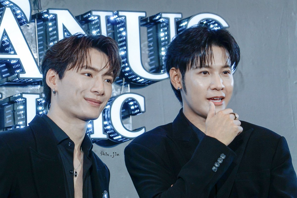 shin_jin's tweet photo. นี่มันพี่นายแบบนี่นาาาาา~ 
#UranusClinicxKristSingto
#SingtoPrachaya
#KristPerawat
#คริสสิงโต https://t.co/vyQdoHO7Ze