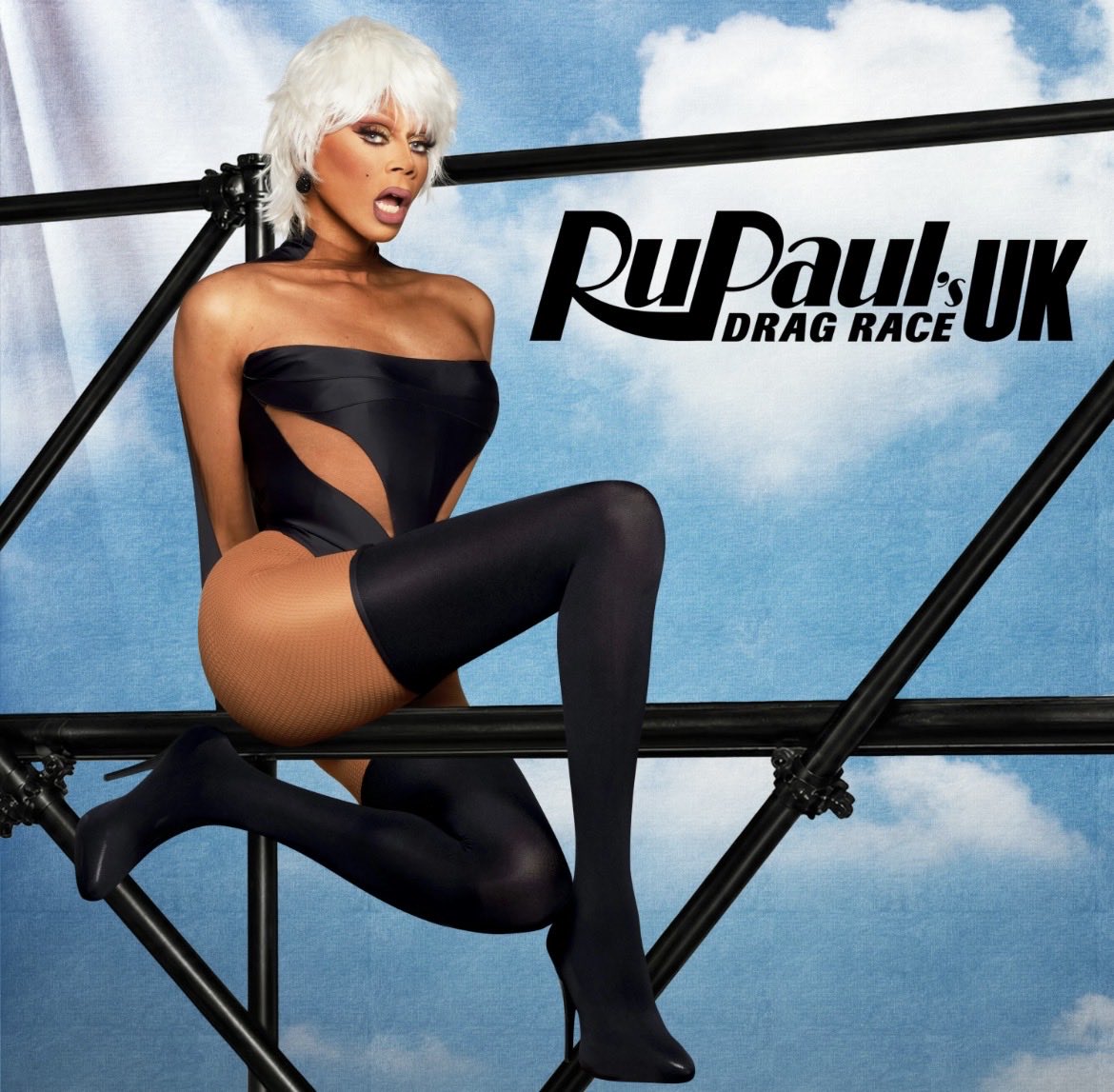 ParisCraveHQ's tweet photo. RuPaul truly be feeling her puss for the international promos https://t.co/ahKIgKaz8g