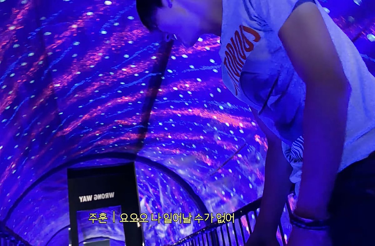 araplovedubu's tweet photo. 오늘도 어김없이 후니햄은 벌러덩 자빠졋다..
그래도 갠찬타..  믿는구석 있으니까...
이게 현훈이니까 ... https://t.co/IYsJJXRFa3