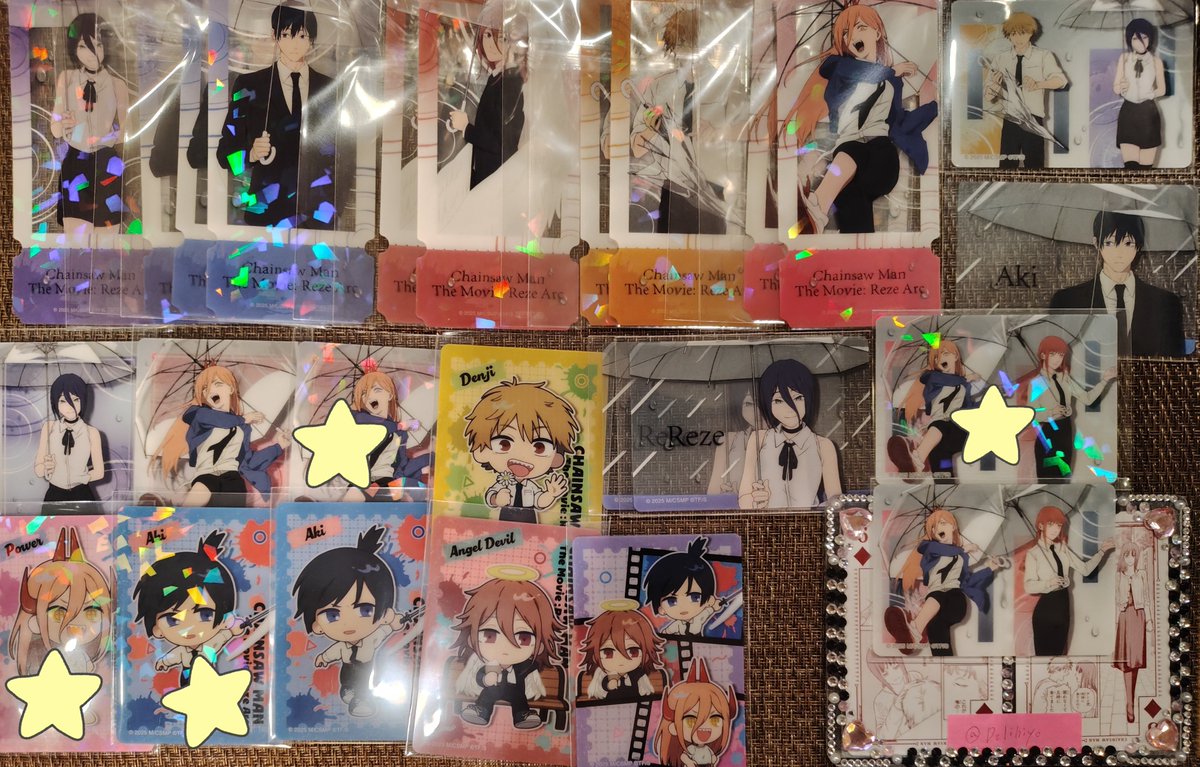 Dolihiyo's tweet photo. 【交換/譲渡】チェンソーマン POPUPSHOP 上野マルイ OIOI

譲:★レゼ、★アキ、☆天使、デンジ、パワー

求:マキマ(トレカ下段は優先度低いためお断り可能性有)または定価+送料

郵送
★交換は任意同数含む方優先。譲渡は任意同数含む方のみ。
☆譲渡は任意同数。
⭐はホロ
気軽にお声がけください。 https://t.co/8aqLx0lpOC