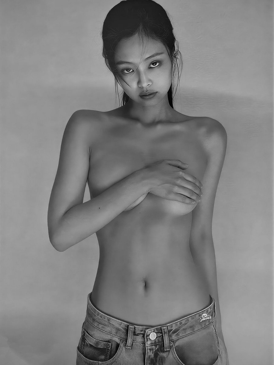 OrganicSoloists's tweet photo. Lisa can date whoever she wants and she's not slvt you know what's slvt? This Jennie showing her black nipples https://t.co/7plj0lDBGi