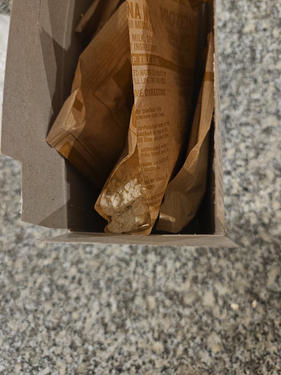volleymo's tweet photo. @Quaker opened my newly purchased box of Banana Nut protein oatmeal and every packet was split at the side.  Seals compromised. https://t.co/3BvtquRgiB