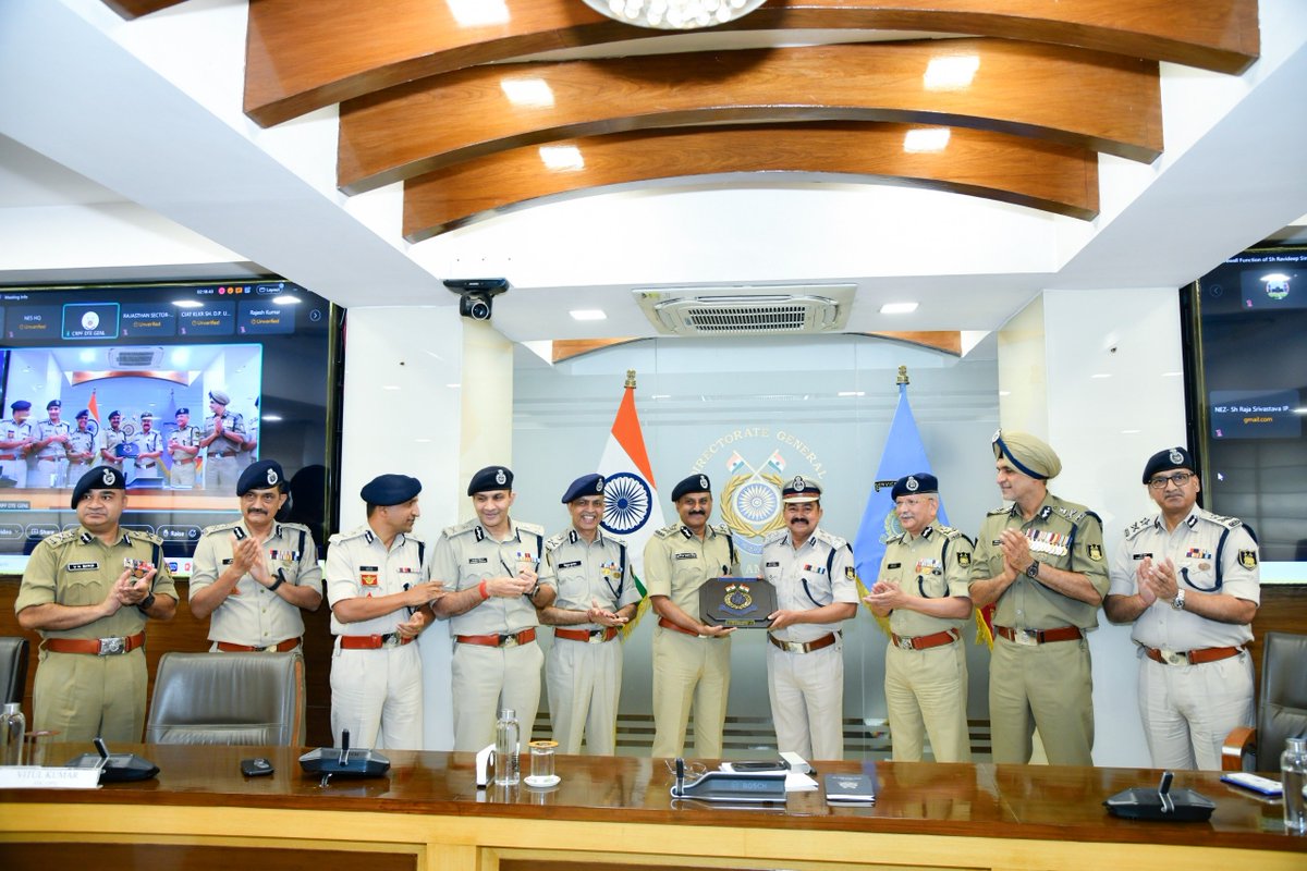 crpfindia's tweet photo. DG, CRPF, Shri @gpsinghips, along with senior officials, accorded a memorable farewell to Shri Pankaj Kumar, DIG, Bihar Sector, at Force HQ, marking the completion of his 33 years of distinguished service to the Force.

Shri Pankaj Kumar joined the CRPF in 1993 as an Assistant Commandant of the 24th batch of Directly Appointed Gazetted Officers (DAGOs) and served the Force with unwavering courage, dedication and commitment.

During his illustrious career, he served in various parts of the country in diverse capacities. One of his notable assignments was  in Jharkhand Sector, where he played a significant role in containing Maoist violence. 

In recognition of his praiseworthy service he was awarded Police Medal for Meritorious Service, DG commendation disc and certificate on multiple occasions.

CRPF honours his distinguished service, unwavering dedication and valuable contribution to the Force and the Nation, and extends him sincere wishes for good health, happiness and continued fulfilment in the journey ahead.

#NationFirst
#Vandematram150
#MissionNaxalMuktBharat2026
@gpsinghips
@crpf_j
@CentralZoneCrpf
@northeast_zone
@southzone_hyd