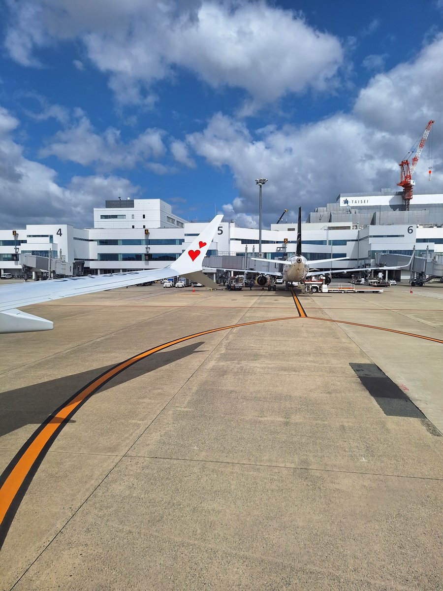 vince_722's tweet photo. 無事東京脱出しました✈️

こんな悪天候でも安全に飛ばして頂き感謝です🙇‍♂️🙇‍♂️
まぁ揺れたけどしょうがない https://t.co/Zqzww2itvk
