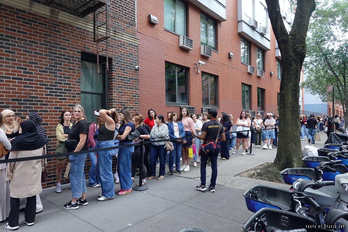 evgrieve's tweet photo. ICYMI: A confrontation outside the Harry Styles pop-up on 2nd Street ended w/ East Village bookseller Bonnie Slotnick, 72, arrested &amp; spending 12 hours in custody. She tells @Joy_of_photos what happened &amp; about the friction on the block leading up to it. https://t.co/iYbWEYuyTK https://t.co/7bpbdgn99U