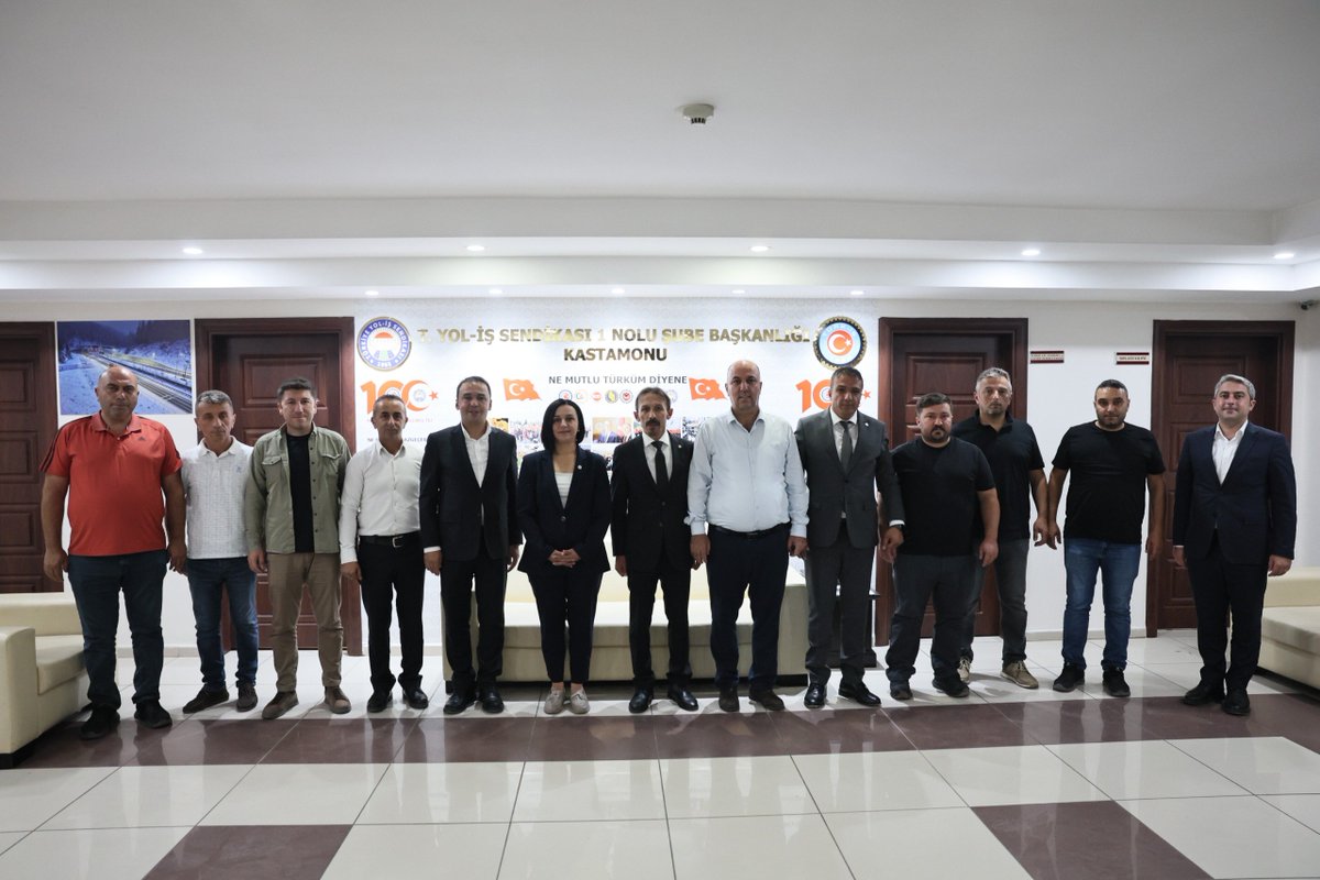 hasanbaltaciyep's tweet photo. YOL-İŞ Sendikası Kastamonu 1 No’lu Şube Başkanı Satı Mehmet Ateş ve yönetim kurulunu, Örgüt Koordinatörümüz @HikmetErbilgin ve İl Başkanımız @ilkekarabacak_ ile birlikte ziyaret ettik.

Nazik ev sahiplikleri için teşekkür ediyor, görevinde başarılar diliyorum. https://t.co/rdUNTuFatv
