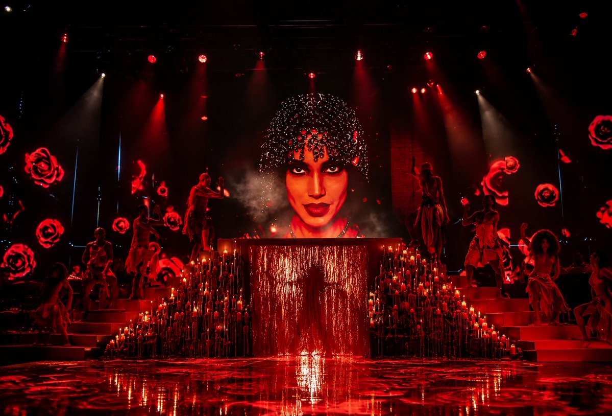 junindabahia's tweet photo. A coroação da Anitta ontem ofuscou essa performance né? Ficou incrível, nível VMA. https://t.co/HGQFNpXqMl