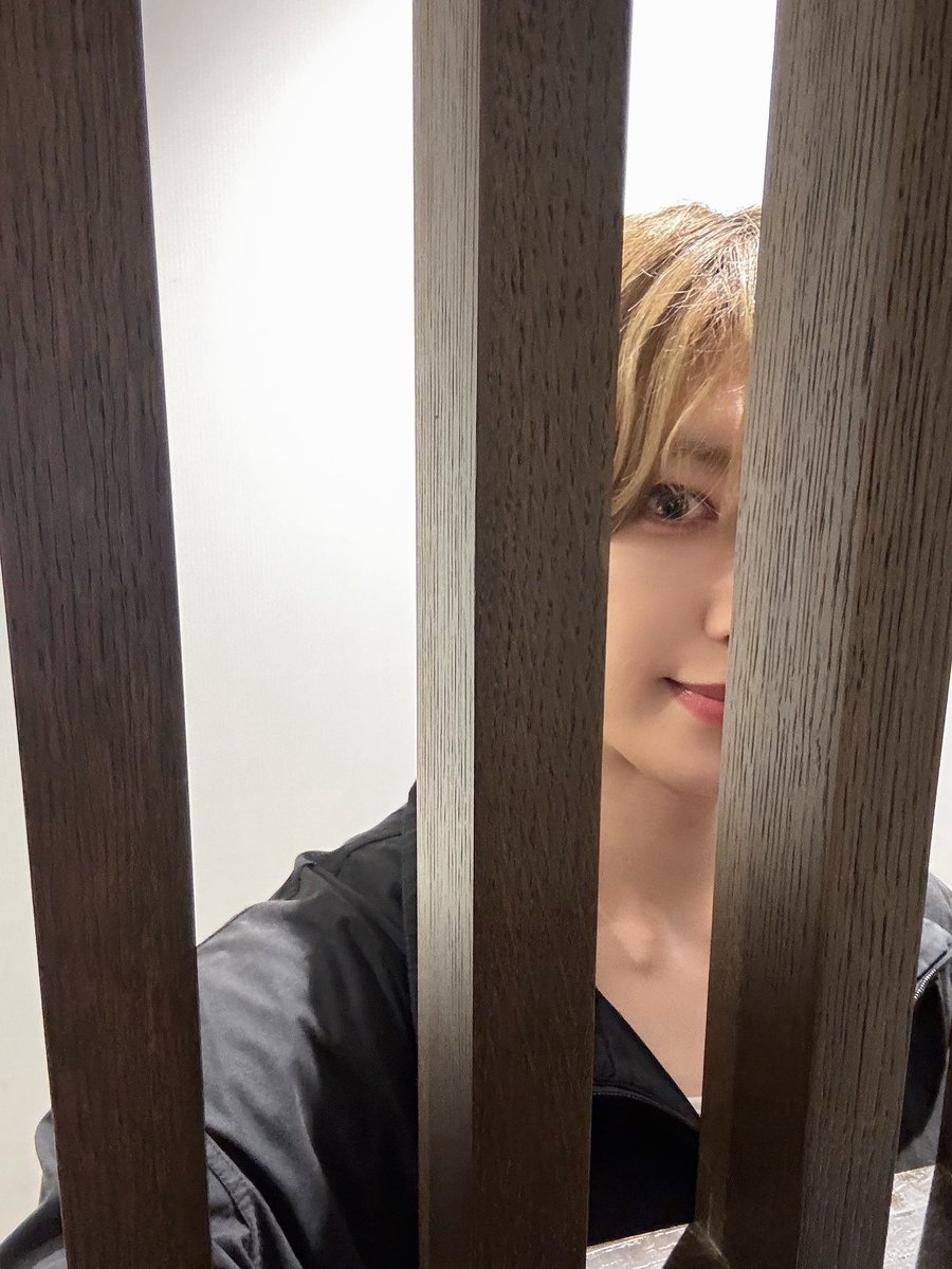 elkikyuu's tweet photo. Sometimes I wonder what’s going on inside his head https://t.co/kbE3KFwD90