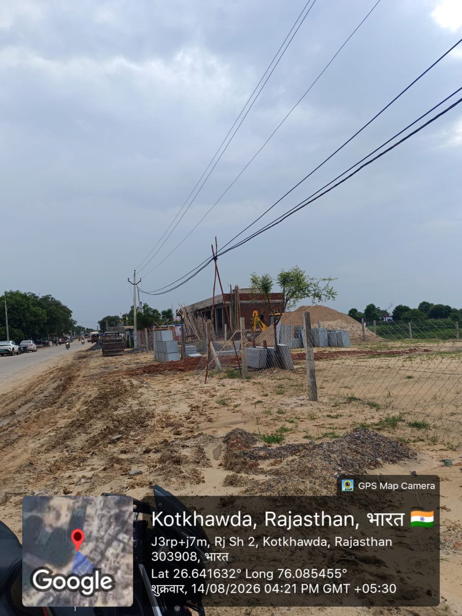 RAJASTHANIAWJ's tweet photo. तहसील कोटखावदा स्टेट हाईवे-2
जि.जयपुर 
पर बिजली लाइन के तार लटक रहे हैं। यहाँ से रोजाना पैदल यात्री,स्कूल जाने वाले बच्चे और बड़े वाहनों का आना-जाना होता है
अतः श्रीमान जी तत्काल संज्ञान लें और कर्मचारी भेजकर एक pole लगवाकर तारों को ऊपर फिक्स करवाया जाए
@JVVNLCCare 
@RajSampark https://t.co/FSAUqAQYCy