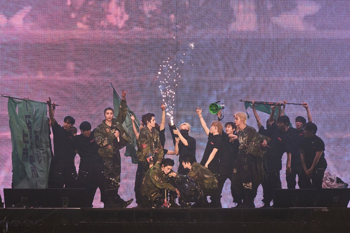 SMTrueThailand's tweet photo. ‘เทพเจ้าแห่งการแสดง’ 💚 NCT 127 💚 ประสบความสำเร็จกับการเปิดฉากทัวร์คอนเสิร์ตครั้งที่ 5 ที่กรุงโซล ท่ามกลางผู้ชมกว่า 31,500 คน 🔥

https://t.co/XCsga5PTRb

🇹🇭 สำหรับ NCTzen ชาวไทย เตรียมตัวมาสนุกกับ NCT 127 ได้ในคอนเสิร์ต 𝗡𝗖𝗧 𝟭𝟮𝟳 𝟱𝗧𝗛 𝗧𝗢𝗨𝗥 '𝗡𝗘𝗢 𝗖𝗜𝗧𝗬 : 𝗕𝗔𝗡𝗚𝗞𝗢𝗞 - 𝗧𝗛𝗘 𝗥𝗘𝗗𝗟𝗜𝗡𝗘' วันที่ 31 ตุลาคม-1 พฤศจิกายนนี้ เวลา 19:00 น. ณ ธรรมศาสตร์ สเตเดียม 🏟 

บัตรยังมีให้จับจองกันอยู่ 🎟️‼️ ที่เคาน์เตอร์เซอร์วิส ออลล์ทิคเก็ต ในร้าน 7-Eleven ทุกสาขาทั่วประเทศ และเว็บไซต์ https://t.co/nCqDX3YR8f

#NCT127 @NCTsmtown_127 #THE_REDLINE
#NCT127_5TH_NEOCITY_THE_REDLINE
#NCT_10TH_ANNIVERSARY 
#NCT127_5TH_NEOCITY_BANGKOK_THE_REDLINE
#THE_REDLINE_BANGKOK
#SMTrue