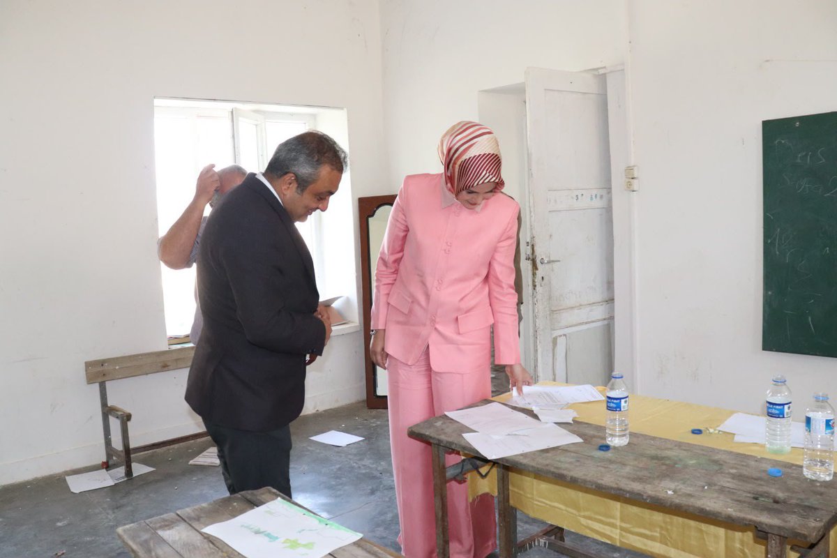 polatelikym's tweet photo. 📍 Kaymakamımız Sn. Esra Bozan, Söğütlü Köyü’nde taziye evine dönüştürülmesi planlanan binada incelemelerde bulunarak, yürütülecek çalışmalar hakkında yetkililerden bilgi aldı. https://t.co/KCcFqWqOCU
