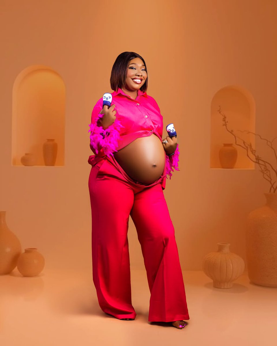 ThedrawQueen's tweet photo. After 6 years of waiting on the Lord, He finally showed up for my sister.
Ah God you do this one for us ooo 😭😭😭😭😭😭😭😭 😭 😭 😭 😭 
What God cannot do does not exist!
Guys my cute oyibo Nephew is here💃💃💃💃💃💃💃💃💃💃💃💃💃 https://t.co/6ciWV2xo0G