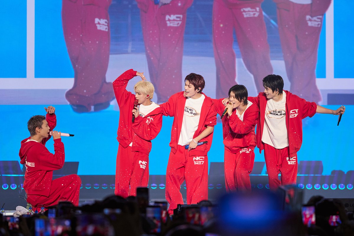 SMTrueThailand's tweet photo. ‘เทพเจ้าแห่งการแสดง’ 💚 NCT 127 💚 ประสบความสำเร็จกับการเปิดฉากทัวร์คอนเสิร์ตครั้งที่ 5 ที่กรุงโซล ท่ามกลางผู้ชมกว่า 31,500 คน 🔥

https://t.co/XCsga5PTRb

🇹🇭 สำหรับ NCTzen ชาวไทย เตรียมตัวมาสนุกกับ NCT 127 ได้ในคอนเสิร์ต 𝗡𝗖𝗧 𝟭𝟮𝟳 𝟱𝗧𝗛 𝗧𝗢𝗨𝗥 '𝗡𝗘𝗢 𝗖𝗜𝗧𝗬 : 𝗕𝗔𝗡𝗚𝗞𝗢𝗞 - 𝗧𝗛𝗘 𝗥𝗘𝗗𝗟𝗜𝗡𝗘' วันที่ 31 ตุลาคม-1 พฤศจิกายนนี้ เวลา 19:00 น. ณ ธรรมศาสตร์ สเตเดียม 🏟 

บัตรยังมีให้จับจองกันอยู่ 🎟️‼️ ที่เคาน์เตอร์เซอร์วิส ออลล์ทิคเก็ต ในร้าน 7-Eleven ทุกสาขาทั่วประเทศ และเว็บไซต์ https://t.co/nCqDX3YR8f

#NCT127 @NCTsmtown_127 #THE_REDLINE
#NCT127_5TH_NEOCITY_THE_REDLINE
#NCT_10TH_ANNIVERSARY 
#NCT127_5TH_NEOCITY_BANGKOK_THE_REDLINE
#THE_REDLINE_BANGKOK
#SMTrue