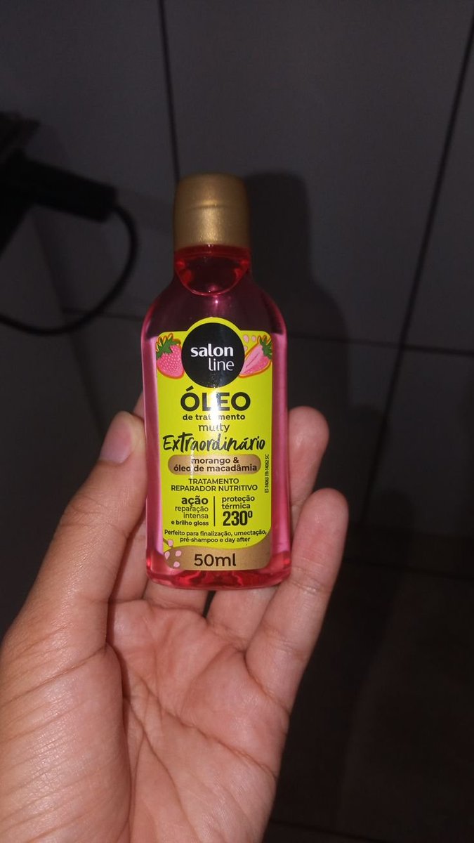 kafklore's tweet photo. e a salon line que tem um óleo de tratamento com o cheirinho do caderno da moranguinho, uma deliciaaa https://t.co/mEK8NSGjlS