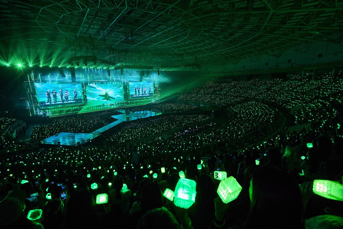 SMTrueThailand's tweet photo. ‘เทพเจ้าแห่งการแสดง’ 💚 NCT 127 💚 ประสบความสำเร็จกับการเปิดฉากทัวร์คอนเสิร์ตครั้งที่ 5 ที่กรุงโซล ท่ามกลางผู้ชมกว่า 31,500 คน 🔥

https://t.co/XCsga5PTRb

🇹🇭 สำหรับ NCTzen ชาวไทย เตรียมตัวมาสนุกกับ NCT 127 ได้ในคอนเสิร์ต 𝗡𝗖𝗧 𝟭𝟮𝟳 𝟱𝗧𝗛 𝗧𝗢𝗨𝗥 '𝗡𝗘𝗢 𝗖𝗜𝗧𝗬 : 𝗕𝗔𝗡𝗚𝗞𝗢𝗞 - 𝗧𝗛𝗘 𝗥𝗘𝗗𝗟𝗜𝗡𝗘' วันที่ 31 ตุลาคม-1 พฤศจิกายนนี้ เวลา 19:00 น. ณ ธรรมศาสตร์ สเตเดียม 🏟 

บัตรยังมีให้จับจองกันอยู่ 🎟️‼️ ที่เคาน์เตอร์เซอร์วิส ออลล์ทิคเก็ต ในร้าน 7-Eleven ทุกสาขาทั่วประเทศ และเว็บไซต์ https://t.co/nCqDX3YR8f

#NCT127 @NCTsmtown_127 #THE_REDLINE
#NCT127_5TH_NEOCITY_THE_REDLINE
#NCT_10TH_ANNIVERSARY 
#NCT127_5TH_NEOCITY_BANGKOK_THE_REDLINE
#THE_REDLINE_BANGKOK
#SMTrue