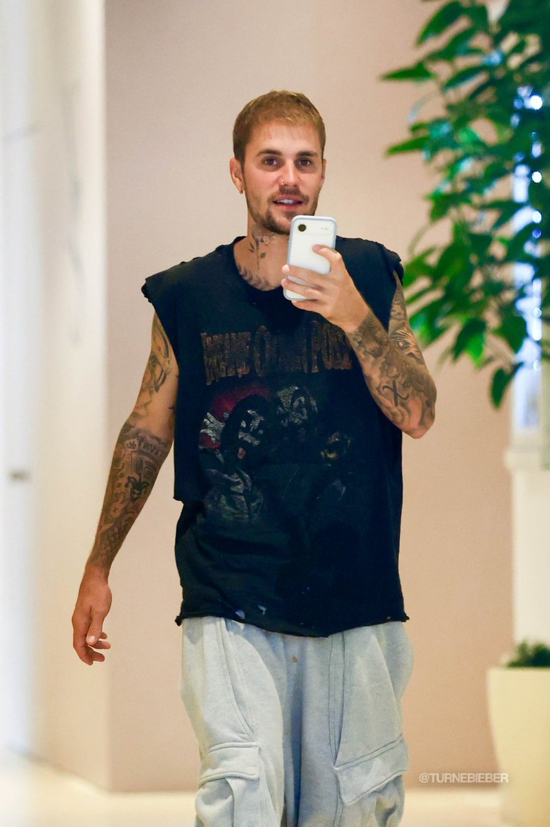 biebernovidade's tweet photo. QUE HOMEM LINDO!!!! https://t.co/aAS4Af1OGE