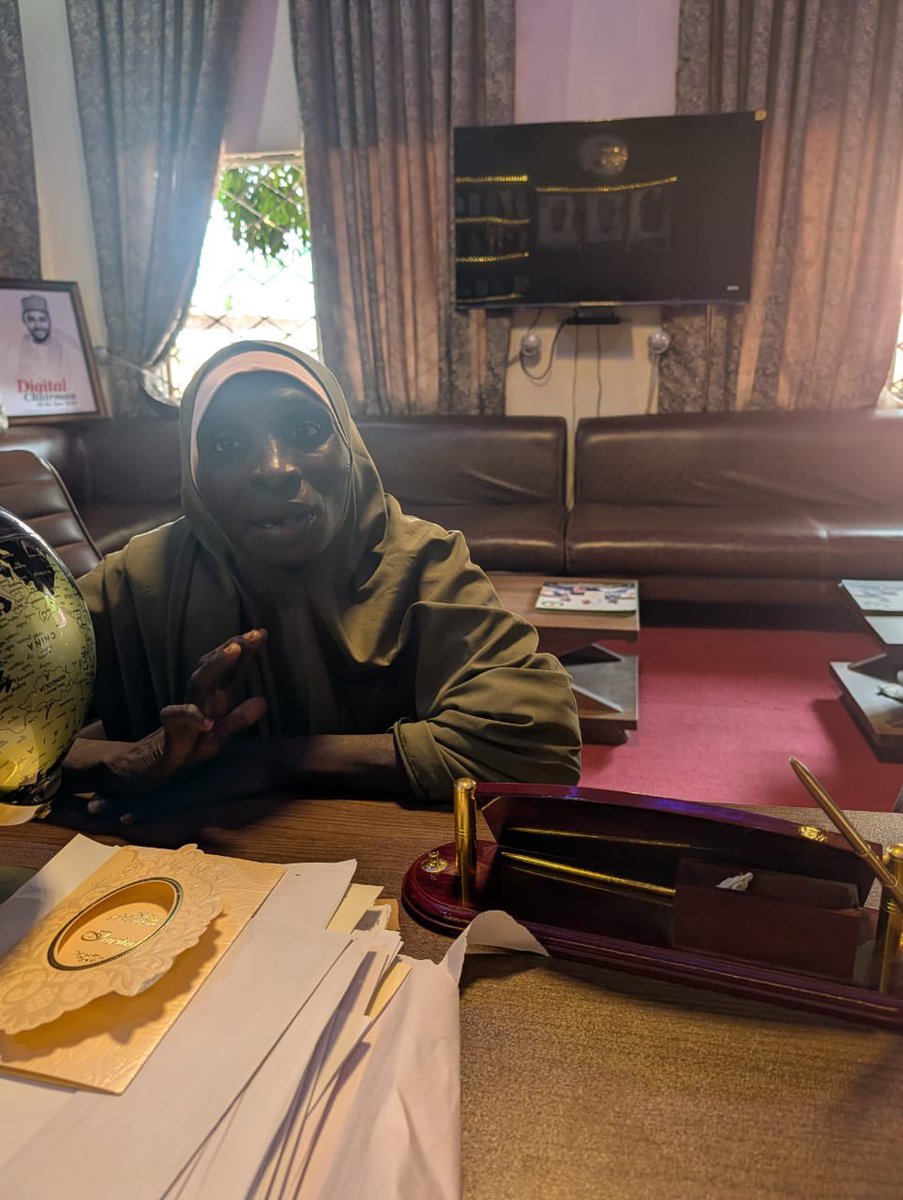 Miqdad_Jnr's tweet photo. Gata tazo office Yau, tace aure zata yi in Kama mata haya 😜🤣 https://t.co/zqQwAh4iNZ