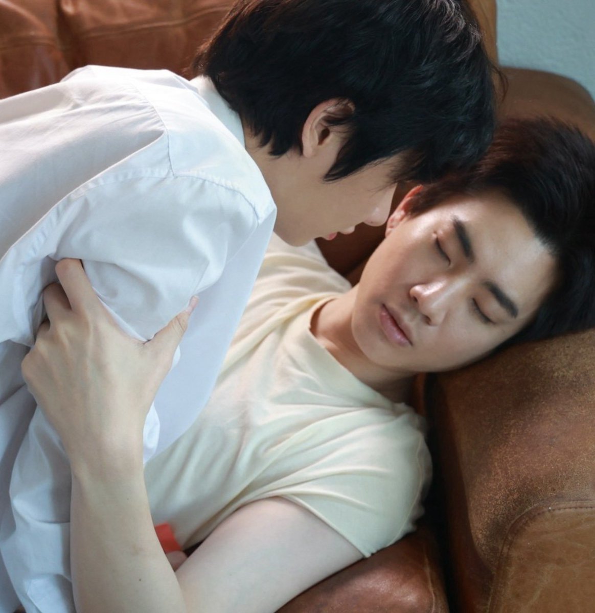 jmplshart's tweet photo. #ออฟกัน

on-cam                vs.               off-cam https://t.co/gOatXoIlJ7