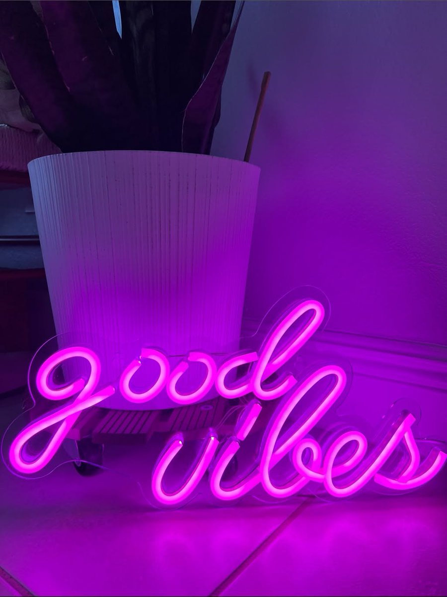 LukeClark039i's tweet photo. I mouth “straws?” while saying the word “straws” and I really try to annunciate the word so they know what I’m talking about. https://t.co/FOOkoggF0X