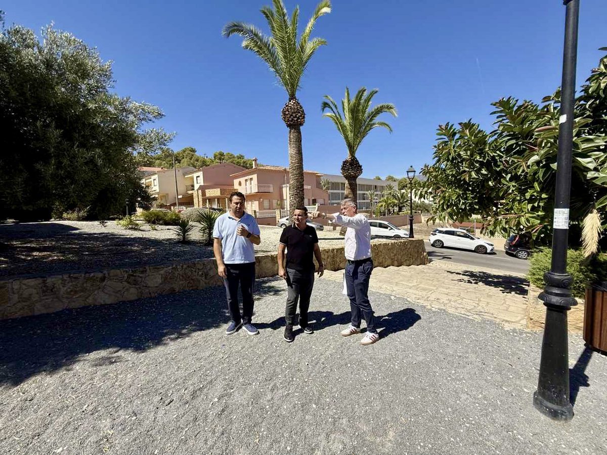 BernabeCanoES's tweet photo. 🚧⛪️Arrancan las obras de renovación de la plaça de la Ermita de Sant Rafel de @LaNuciaES con una inversión de 270.000€.

��Mejorando el pavimento, la iluminación y las zonas verdes que rodean la ermita.

➕���️👉🏻 https://t.co/3F3EXNYOyX

#LaNucia #FentPobleFemFutur https://t.co/HdvCkdvpJQ