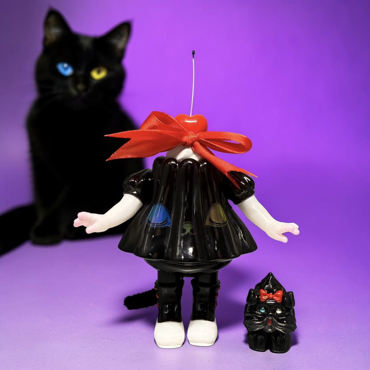 MizuHonda's tweet photo. 黒猫ゼリーちゃん🐈‍⬛
実はずーっとつくりたくて、うずうずして試行錯誤して
ようやく完成しました🐈‍⬛❤️‍🔥🙌
オッドアイの白い靴下履いている黒猫ちゃんです🥰
初めての尻尾です❤️‍🔥
ホイップも黒猫ちゃんに変身しました😂
可愛いです😍

明日21:00からインスタDMにて絶対お迎え券応募いたします。
詳細はストーリーをチェックしてください🙇‍♀️

#ソフビ #sofvi #みちのくソフビ祭り