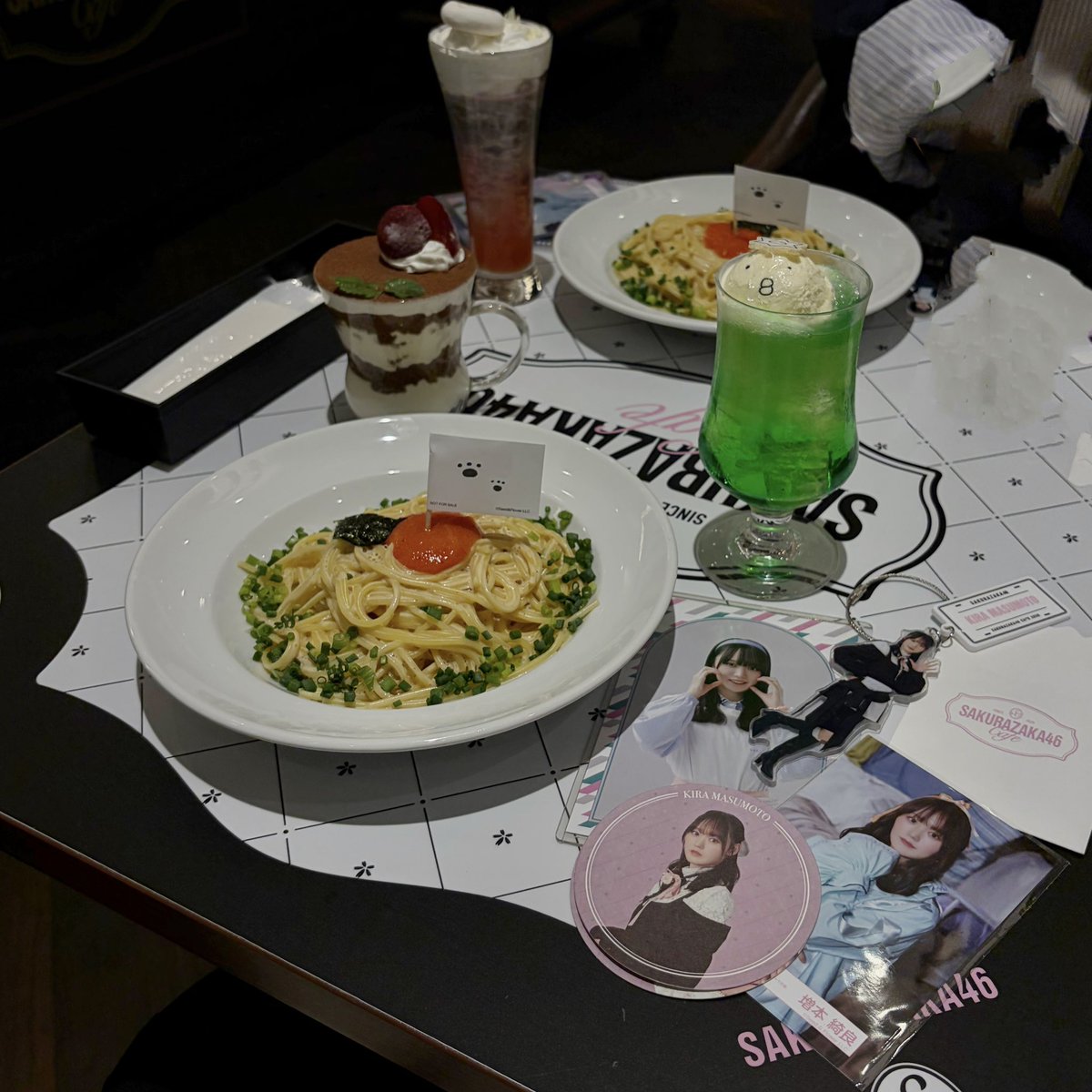 shadeidolll's tweet photo. 今年もきらきらひかるセット*.ﾟ+

#櫻坂カフェ2026 https://t.co/B7dIfodDqA
