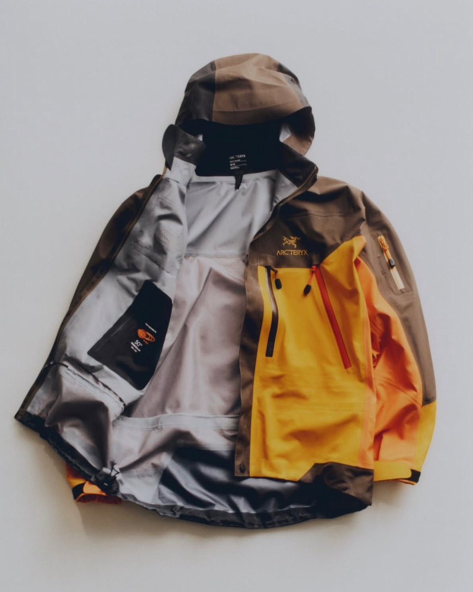 sunlove's tweet photo. BEAMS’ 50th Anniversary and Arc’teryx’s 25th. https://t.co/KStln7rvep