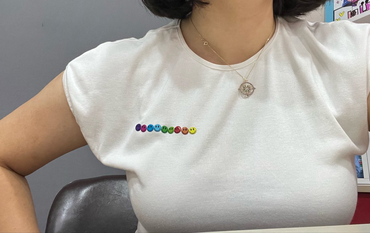 JADEC1LLENR's tweet photo. çocukların ödev checklistlerine yapıştırdığım stickerları kıskandım ben de tişörtüme tarz yaptım içimden geldi https://t.co/IYED9d4jsm