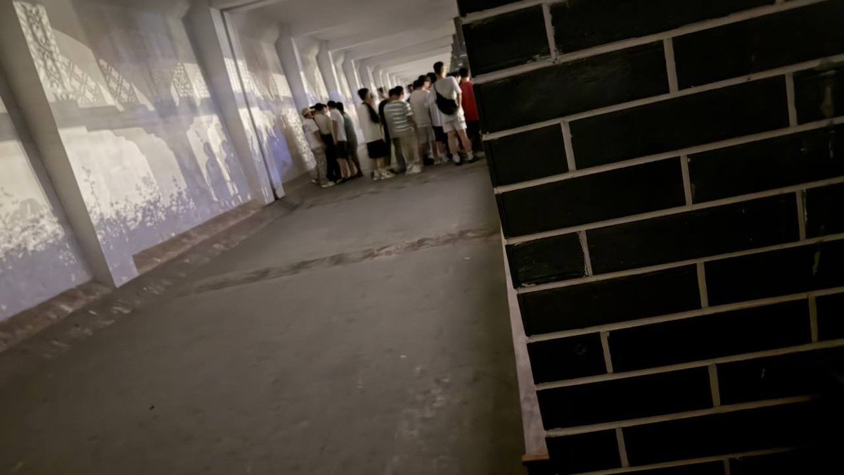 xukuncaicaiz's tweet photo. 南宁据点之凌铁长廊，一般称作单位，最经典的据点，接近市中心人也是最多的，一般周末节假日人最多，偶尔也会有网黄博主来，外地朋友也有，男大，男高都有，看上可以摸摸，抱抱，亲亲，或者直接做（看人而定） 时间0:00-06:00 #南宁据点 #gay #天体 #男大 #男高 https://t.co/9U2mBilOCc
