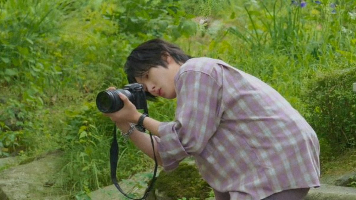fix_on_lia's tweet photo. 🌱the photo   vs   the photographer☘️
#ATSD #ATINYSELCADAY #MINGI #민기 #송민기 https://t.co/QlVrvbhRcw
