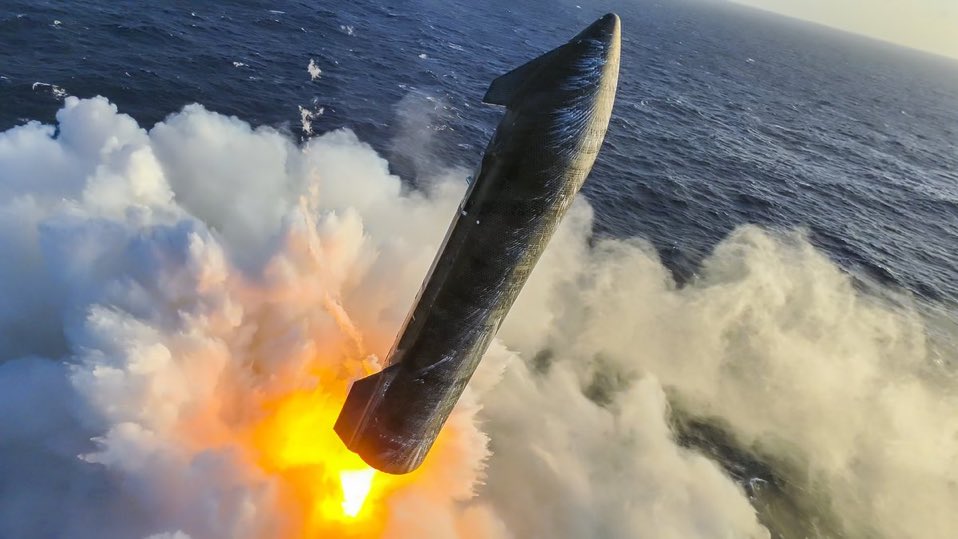 real_ceo_rocket's tweet photo. splashdown of Stars https://t.co/2TNsCqzDq7