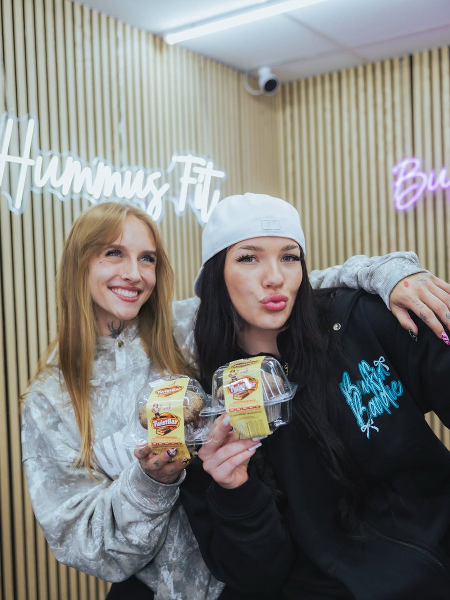 jayyymathis's tweet photo. ny for the day

THANK YOU SM FOR HAVING ME OUT FOR THE GRAND OPENING OF MILLER PLACE LOCATION!!!!! I had so much freaking fun meeting everyone, racing for buffins, and being in a buffin eating contest….CRAZY WORK https://t.co/mLeCYuh24g