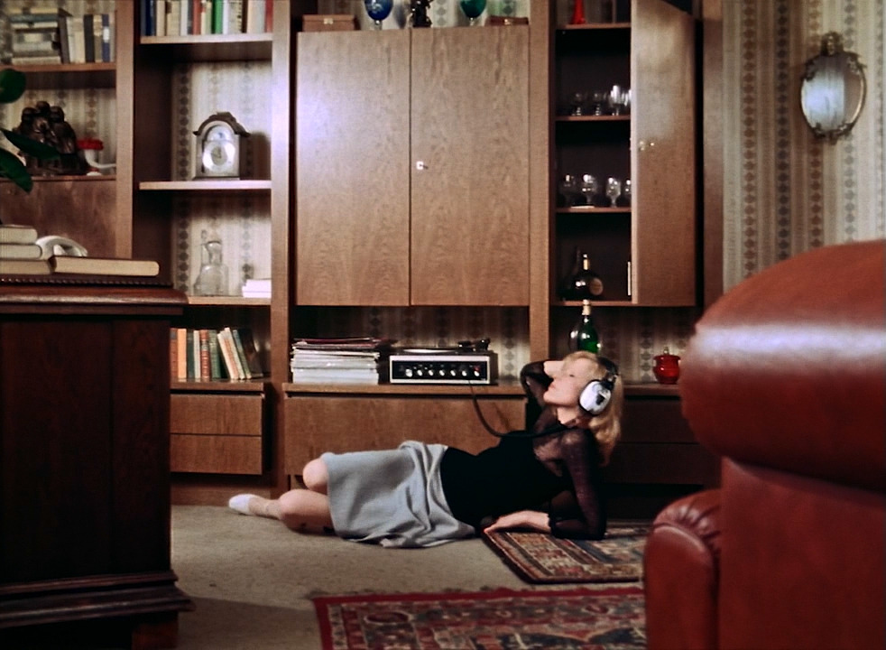 sapphicoread's tweet photo. mood: margit carstensen in fear of fear (1975) https://t.co/RDIwsno04r