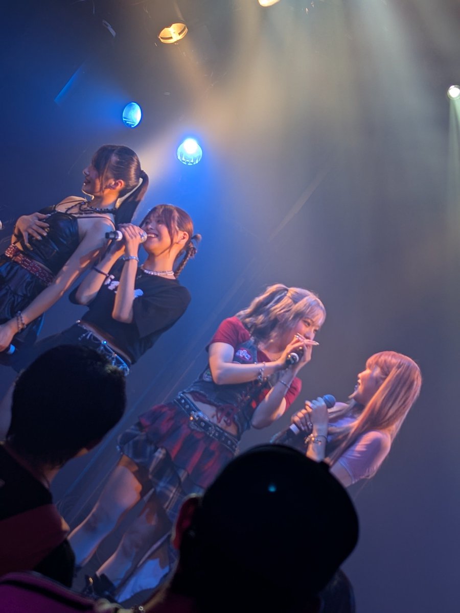 19810813yoshi's tweet photo. @6174_official 
#ロクイチナナヨン
#ロクイチナナヨンワンマン満員
#高円寺HIGH

#MaLiN
#HARUNE
#Hik4ri
#vivi https://t.co/KEwaRWNDzL
