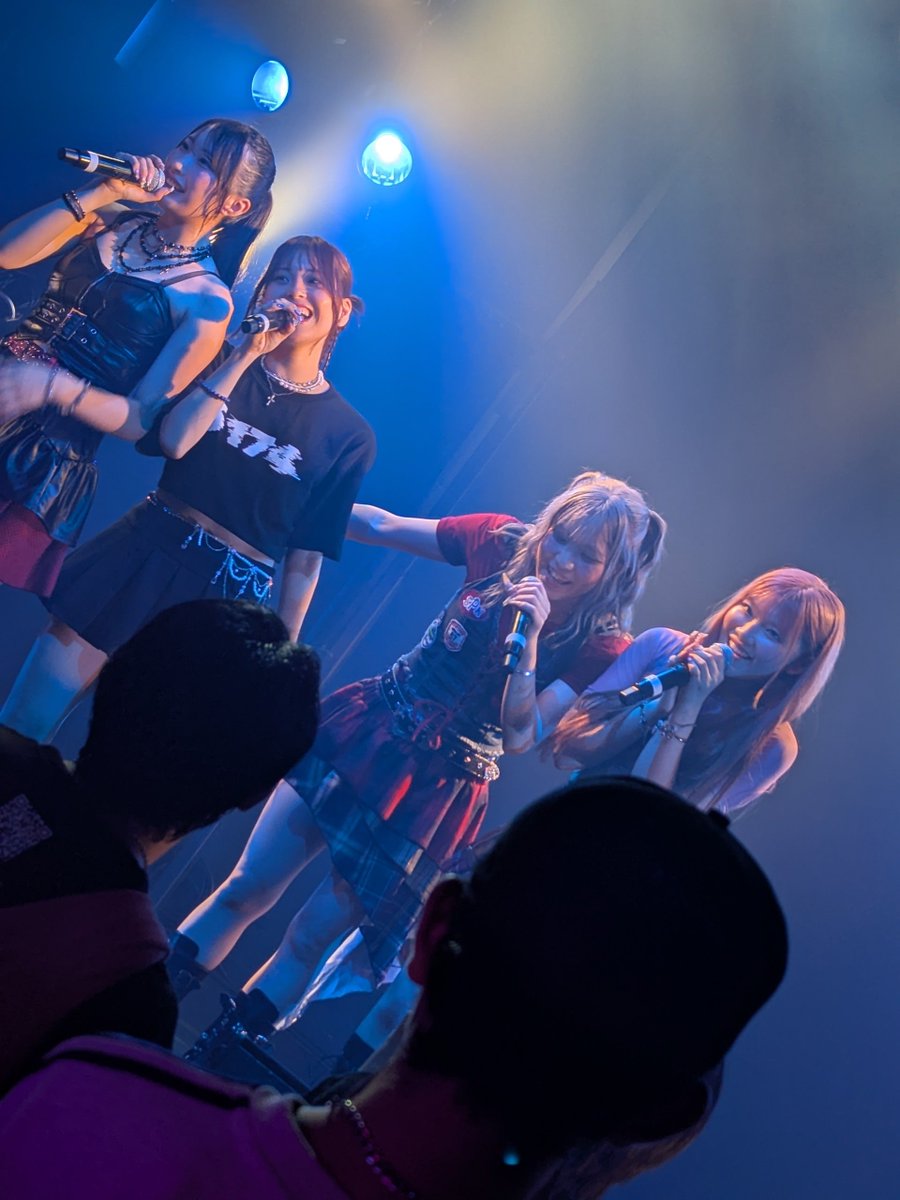 19810813yoshi's tweet photo. @6174_official 
#ロクイチナナヨン
#ロクイチナナヨンワンマン満員
#高円寺HIGH

#MaLiN
#HARUNE
#Hik4ri
#vivi https://t.co/KEwaRWNDzL