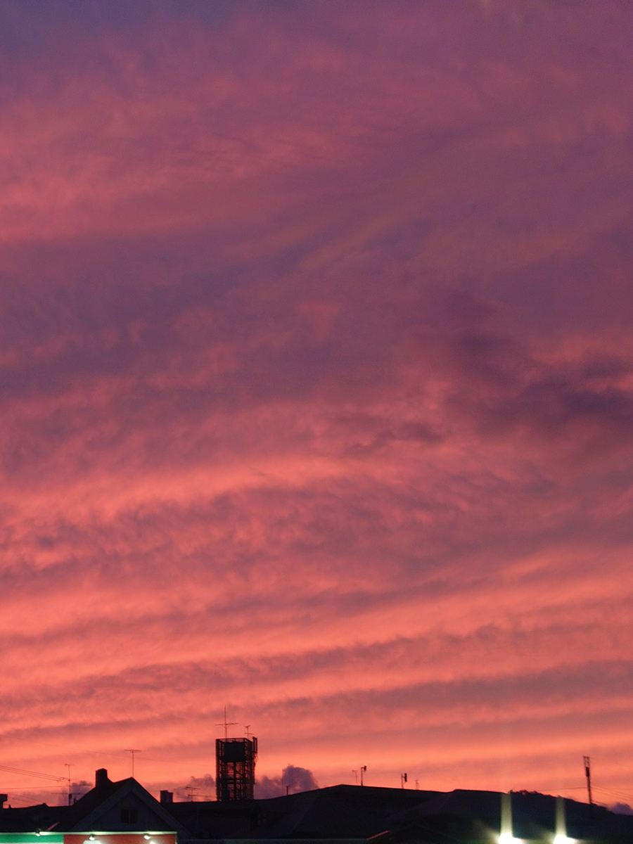 satchmo381's tweet photo. 休日の真ん中。曇り空のポートレート。
夕焼けがきれいで、少しだけ季節の境目を感じた。
#被写体 #ポートレート #写真好きな人と繋がりたい https://t.co/tG7TirM2uo