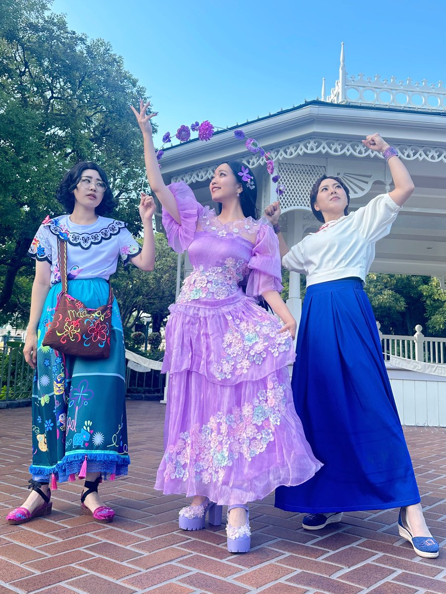 mer_chi_o0's tweet photo. ←去年
私が完璧になるために花を持ちなさい🌸

今年→
私を完璧に濡らさないために傘を差しなさい☂️

#Dハロ仮装 #Dハロ仮装2026 https://t.co/ihmQsxT2Ia