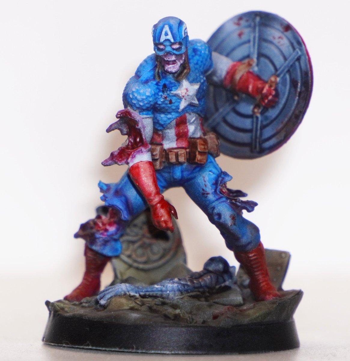 SpielDesDaikun's tweet photo. マーベルゾンビーズよりキャプテン・アメリカ（ゾンビver）完成🇺🇸

久しぶりに塗装したらエアブラシのコントロールがイマイチ😭

#ミニチュアペイント
#marvel
#アベンジャーズ https://t.co/29lYV5YGFH