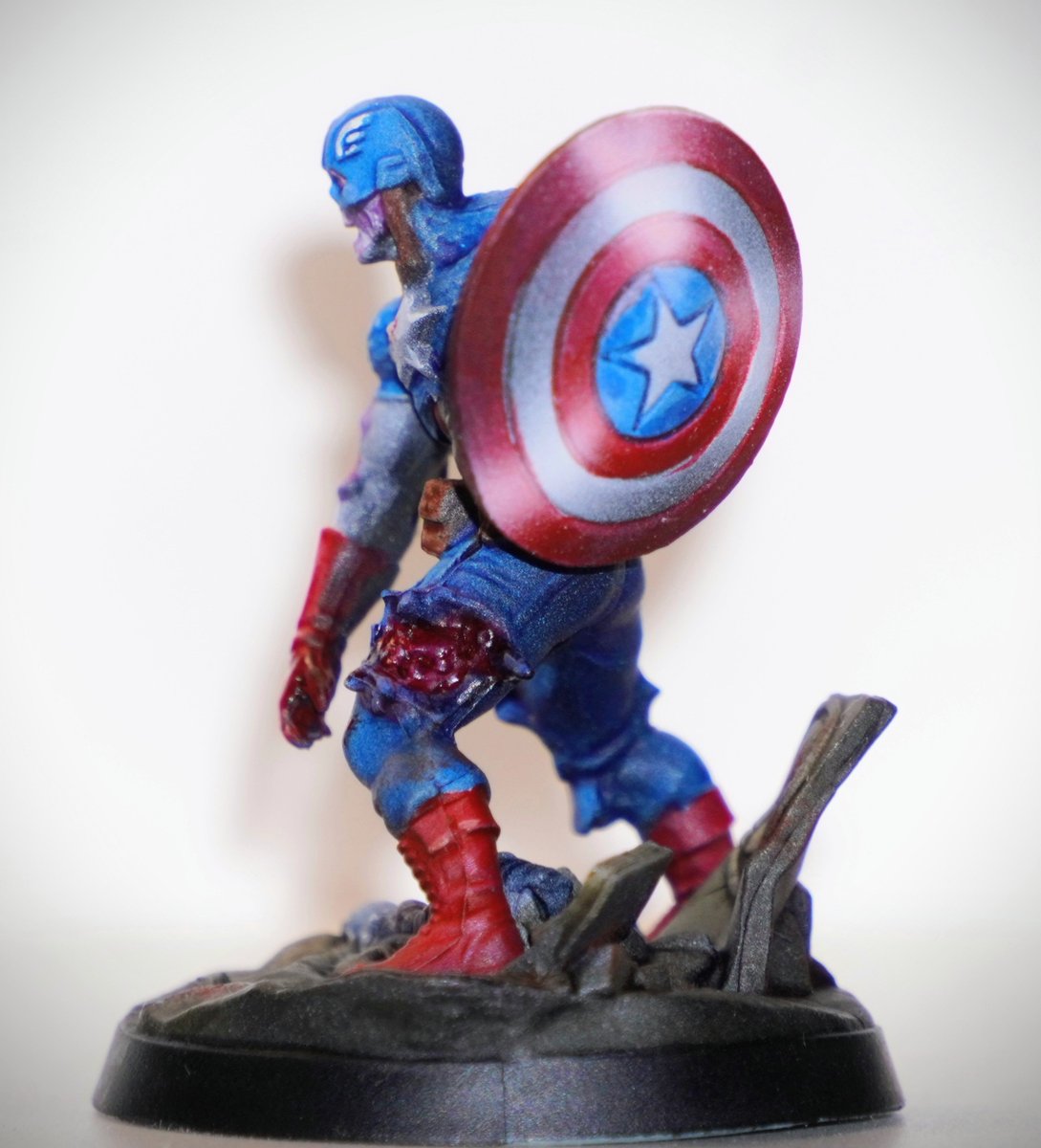 SpielDesDaikun's tweet photo. マーベルゾンビーズよりキャプテン・アメリカ（ゾンビver）完成🇺🇸

久しぶりに塗装したらエアブラシのコントロールがイマイチ😭

#ミニチュアペイント
#marvel
#アベンジャーズ https://t.co/29lYV5YGFH