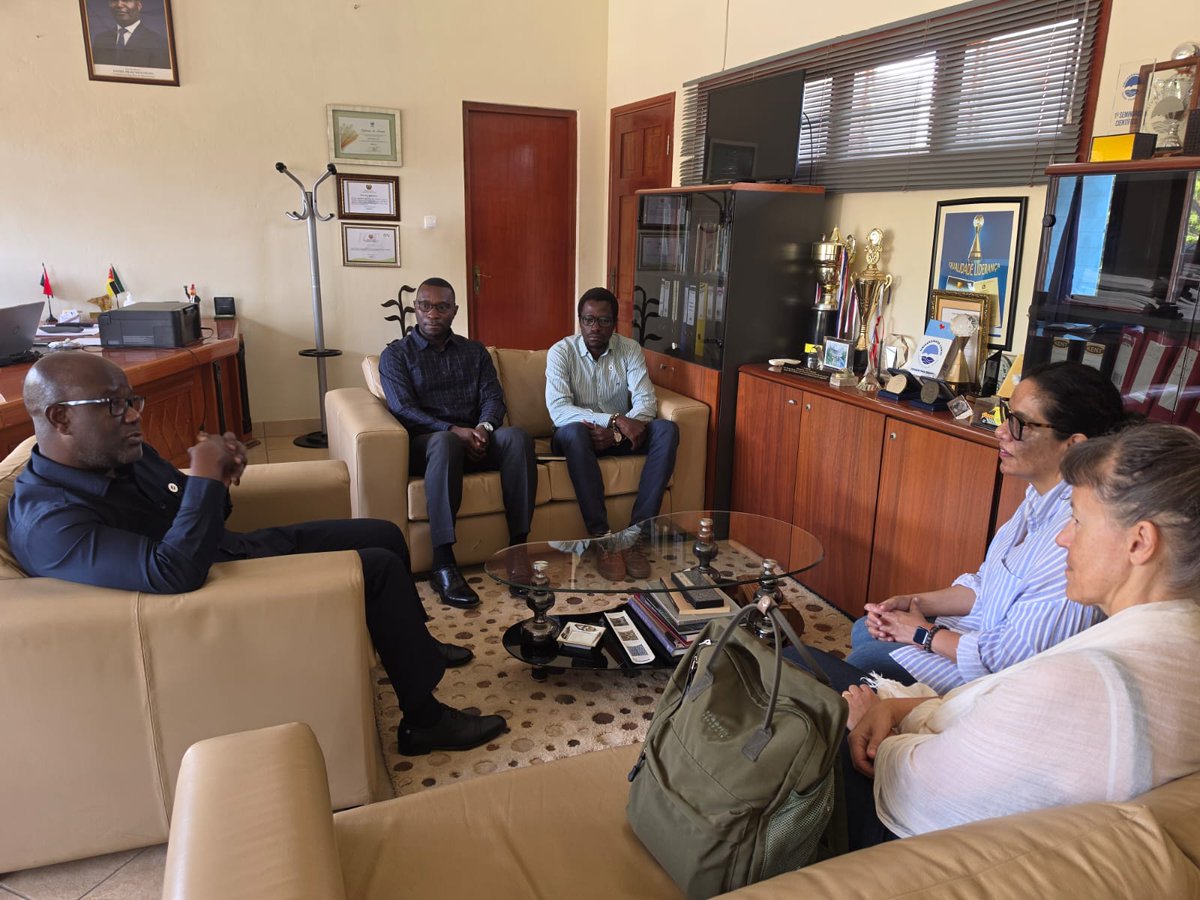 Uni_Lurio's tweet photo. O Reitor da UniLúrio, Eusébio Macete, recebeu académicas das universidades de Aveiro e Eduardo Mondlane, no âmbito de actividades de investigação sobre turismo na Ilha de Moçambique.

https://t.co/vUUzK8kxGs

#UniLúrio #Turismo #Investigação https://t.co/KH9r0hIgz7